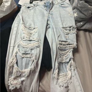 COPY - Distressed 90’s Boyfriend Jeans H&M